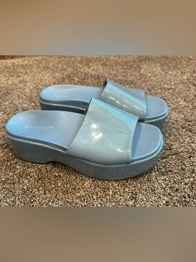 Vionic Blue Patent Leather Platform Slide Sandals Sz 7 Retro Mod Y2K Aesthetic
